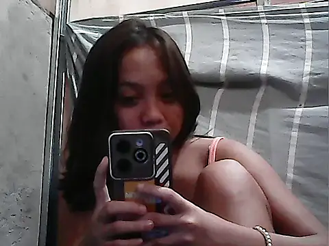 Yours AsianPinayGirl18 online show from 07.04.26