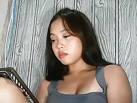 Yours AsianPinayGirl18 online show from 07.31.26