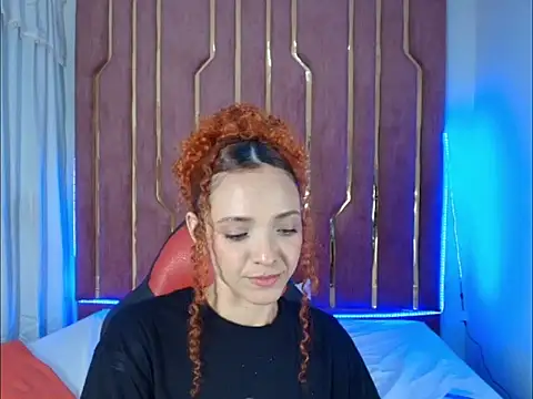 Snapshot of Kiaralovee26 chatting on 05.15.26 Kiaralovee26 online show from 05.15.26
