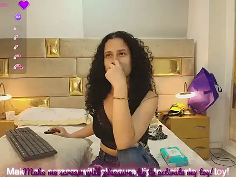 Snapshot of LudoviccaMark chatting on 05.16.26 LudoviccaMark online show from 05.16.26