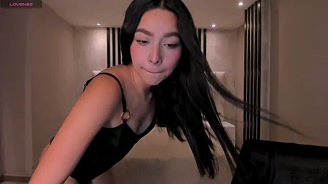 Snapshot of SophieKiss1 chatting on 05.23.26 SophieKiss1 online show from 05.23.26