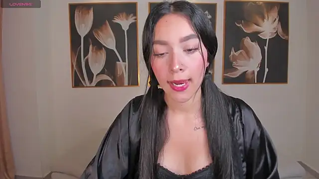 Snapshot of SophieKiss1 chatting on 05.24.26 SophieKiss1 online show from 05.24.26