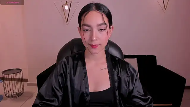Snapshot of SophieKiss1 chatting on 05.28.26 SophieKiss1 online show from 05.28.26
