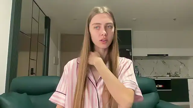Snapshot of ScarlettBlank chatting on 05.27.26 ScarlettBlank online show from 05.27.26