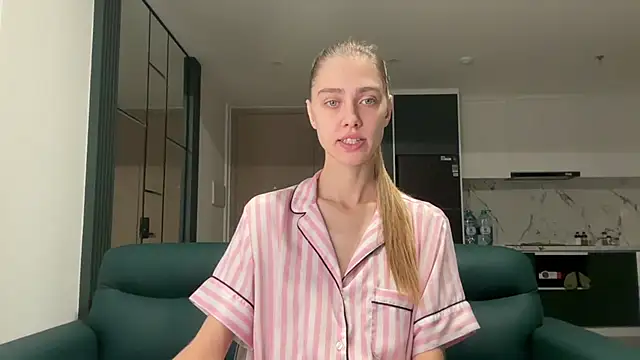 Snapshot of ScarlettBlank chatting on 05.28.26 ScarlettBlank online show from 05.28.26