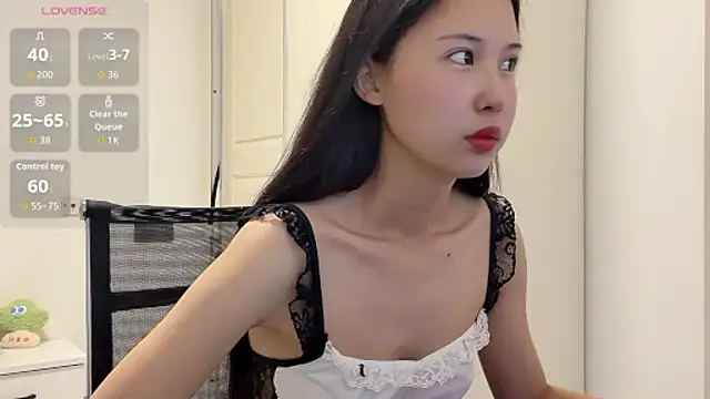 Snapshot of -LINXI chatting on 06.04.26 -LINXI online show from 06.04.26