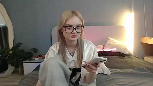 Snapshot of Angel_Share chatting on 05.27.26 Angel Share online show from 05.27.26