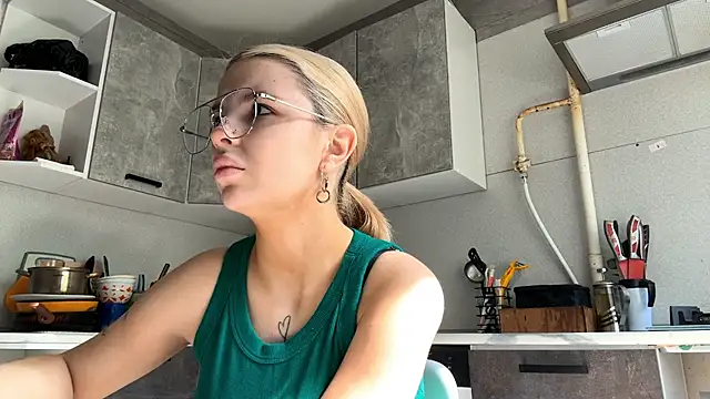 Britney Calverhends online show from 05.14.26