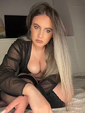 Snapshot of SensualQueenX chatting on 05.06.26 SensualQueenX online show from 05.06.26