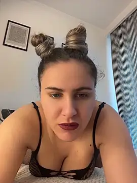 Snapshot of SensualQueenX chatting on 05.09.26 SensualQueenX online show from 05.09.26