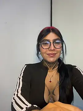 Snapshot of shanell_bdsm chatting on 05.05.26 shanell bdsm online show from 05.05.26