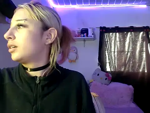 Snapshot of bunnyfoxxd chatting on 06.19.26 bunnyfoxxd online show from 06.19.26