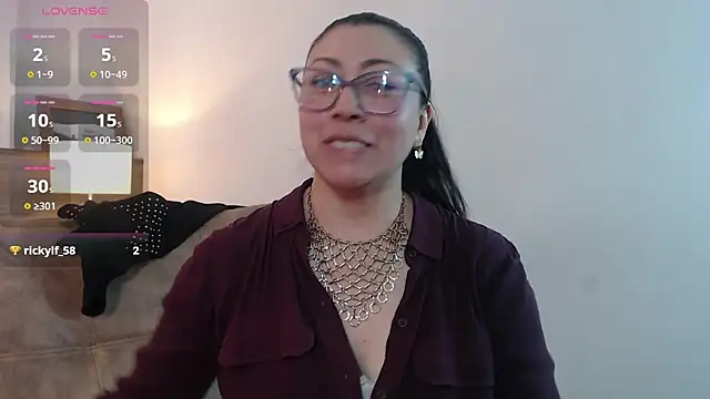 Snapshot of FranciscaVera chatting on 05.25.26 FranciscaVera online show from 05.25.26
