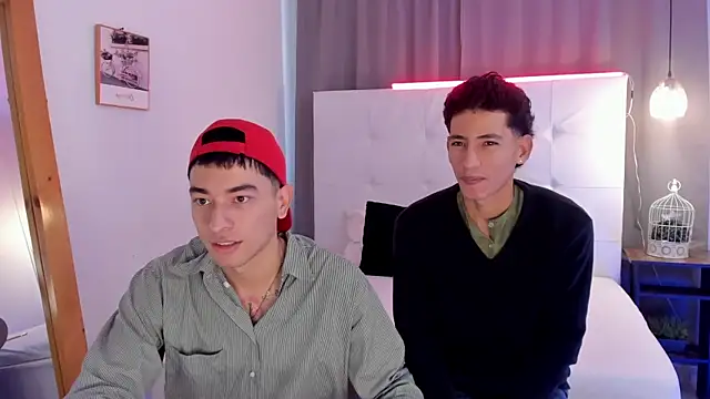 Snapshot of Alejo-and-Thiago chatting on 05.05.26 Alejo-and-Thiago online show from 05.05.26