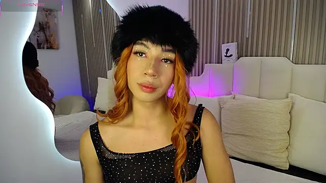 Snapshot of Khloe_Dangel chatting on 05.15.26 Khloe Dangel online show from 05.15.26
