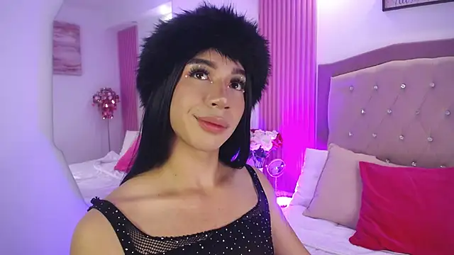 Snapshot of Khloe_Dangel chatting on 05.18.26 Khloe Dangel online show from 05.18.26