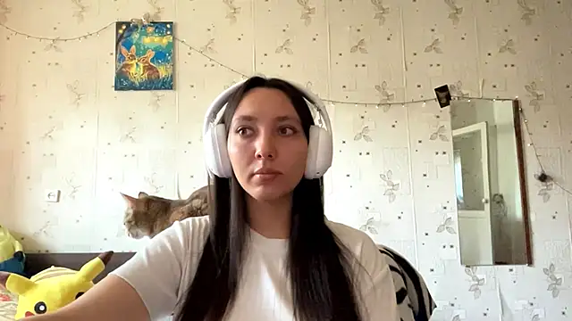 Snapshot of SheeringGape chatting on 05.19.26 SheeringGape online show from 05.19.26