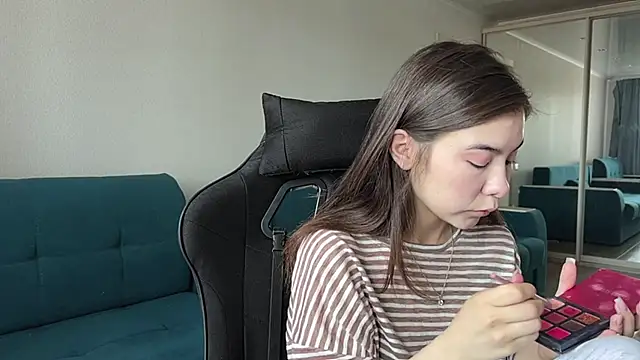 Snapshot of Ellewaay chatting on 05.22.26 Ellewaay online show from 05.22.26