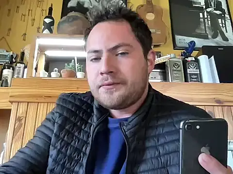 Snapshot of alecsgzz chatting on 05.05.26 alecsgzz online show from 05.05.26