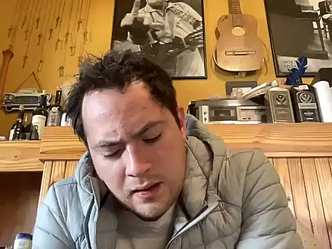Snapshot of alecsgzz chatting on 05.15.26 alecsgzz online show from 05.15.26
