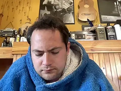 Snapshot of alecsgzz chatting on 05.17.26 alecsgzz online show from 05.17.26