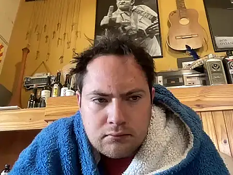 Snapshot of alecsgzz chatting on 05.18.26 alecsgzz online show from 05.18.26
