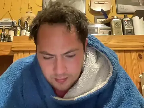 Snapshot of alecsgzz chatting on 05.19.26 alecsgzz online show from 05.19.26