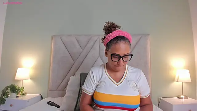 Snapshot of Eva-Millss chatting on 05.31.26 Eva-Millss online show from 05.31.26