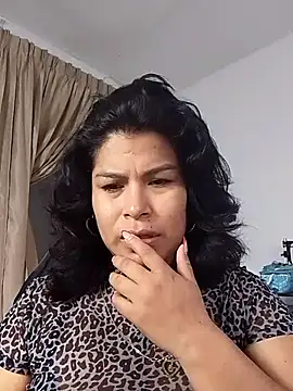 Snapshot of Aurorasaenz_ chatting on 06.30.26 Aurorasaenz online show from 06.30.26
