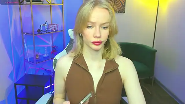Poly Sweet online show from 05.14.26