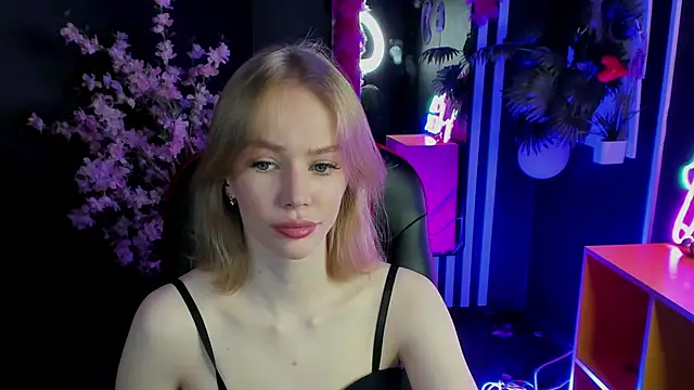 Poly Sweet online show from 05.22.26