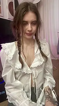 Snapshot of evvaavve chatting on 05.04.26 evvaavve online show from 05.04.26