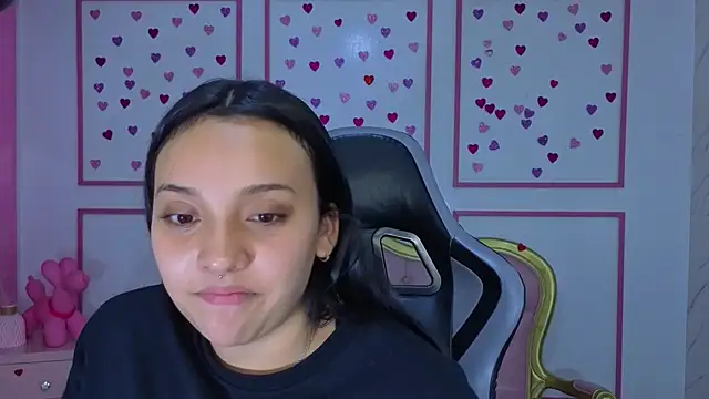 Snapshot of lia_harper_t chatting on 05.15.26 lia harper t online show from 05.15.26
