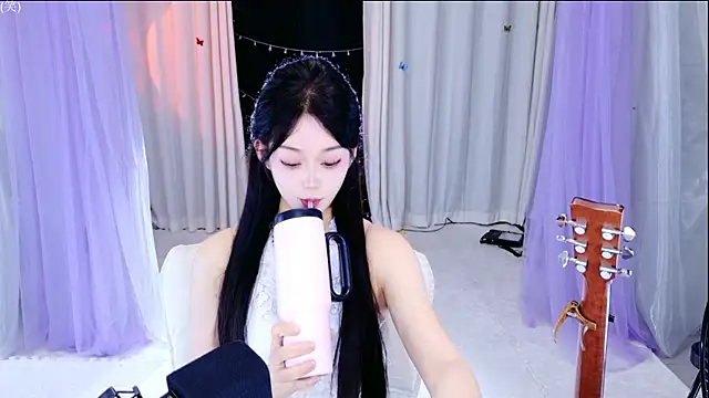 Snapshot of Wa-Nini chatting on 05.28.26 Wa-Nini online show from 05.28.26