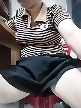Snapshot of Girl_lovebaby chatting on 05.18.26 Girl lovebaby online show from 05.18.26