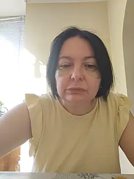 Snapshot of EmmaEmmy40 chatting on 05.17.26 EmmaEmmy40 online show from 05.17.26