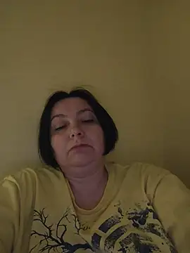 Snapshot of EmmaEmmy40 chatting on 05.25.26 EmmaEmmy40 online show from 05.25.26