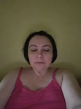 Snapshot of EmmaEmmy40 chatting on 05.27.26 EmmaEmmy40 online show from 05.27.26