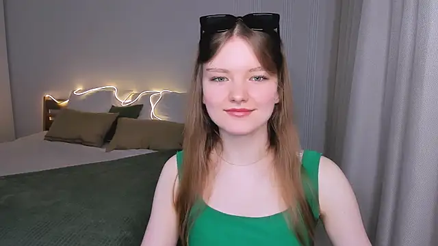 Snapshot of LookEva chatting on 05.16.26 LookEva online show from 05.16.26