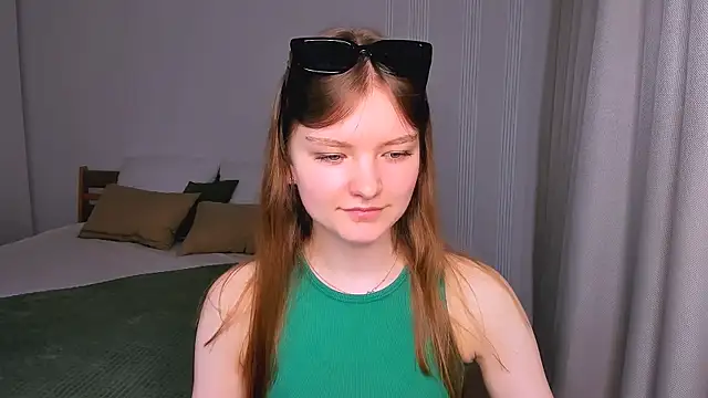 Snapshot of LookEva chatting on 05.17.26 LookEva online show from 05.17.26