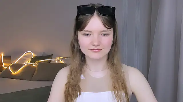 Snapshot of LookEva chatting on 05.24.26 LookEva online show from 05.24.26