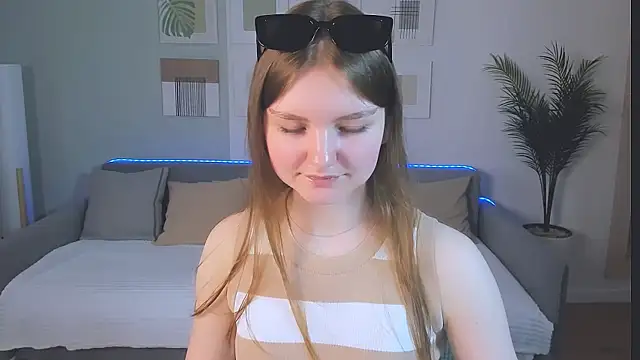 Snapshot of LookEva chatting on 05.25.26 LookEva online show from 05.25.26