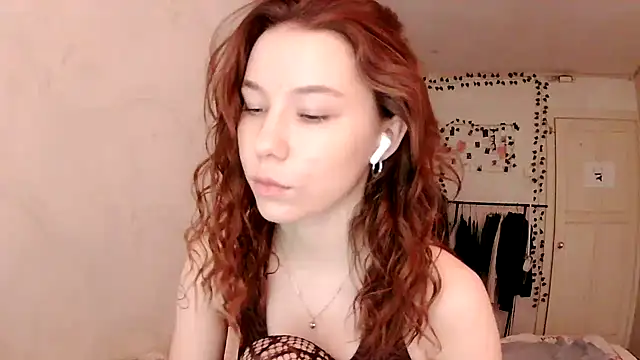 Snapshot of PollyStix chatting on 05.16.26 PollyStix online show from 05.16.26
