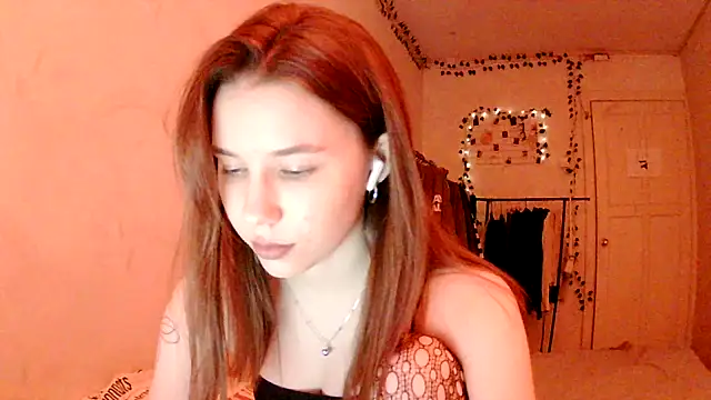 Snapshot of PollyStix chatting on 05.17.26 PollyStix online show from 05.17.26