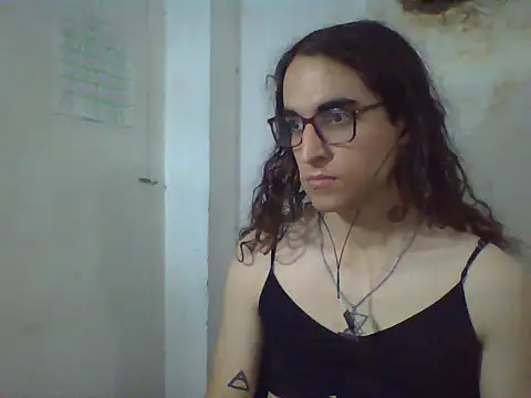 Snapshot of LaCuerva chatting on 05.11.26 LaCuerva online show from 05.11.26