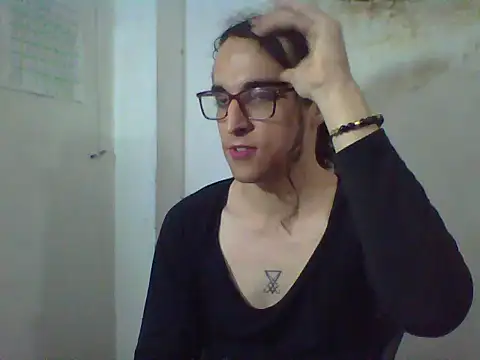 Snapshot of LaCuerva chatting on 05.16.26 LaCuerva online show from 05.16.26