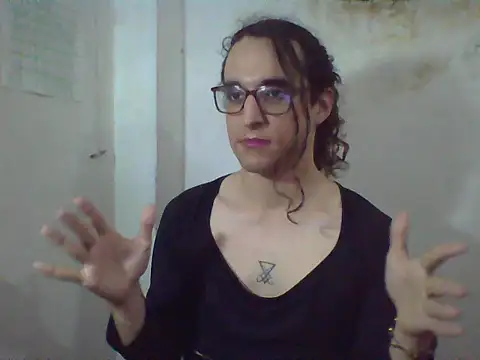 Snapshot of LaCuerva chatting on 05.16.26 LaCuerva online show from 05.16.26