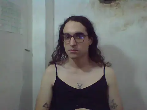Snapshot of LaCuerva chatting on 05.17.26 LaCuerva online show from 05.17.26