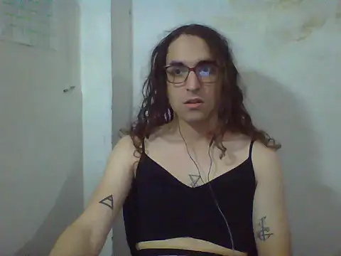 Snapshot of LaCuerva chatting on 05.28.26 LaCuerva online show from 05.28.26