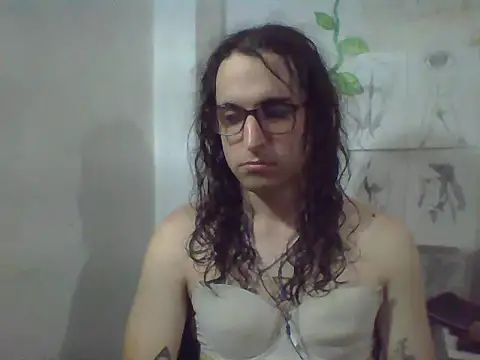 Snapshot of LaCuerva chatting on 06.25.26 LaCuerva online show from 06.25.26